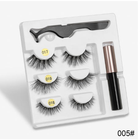 A Pair Of False Magnetic Eyelashes